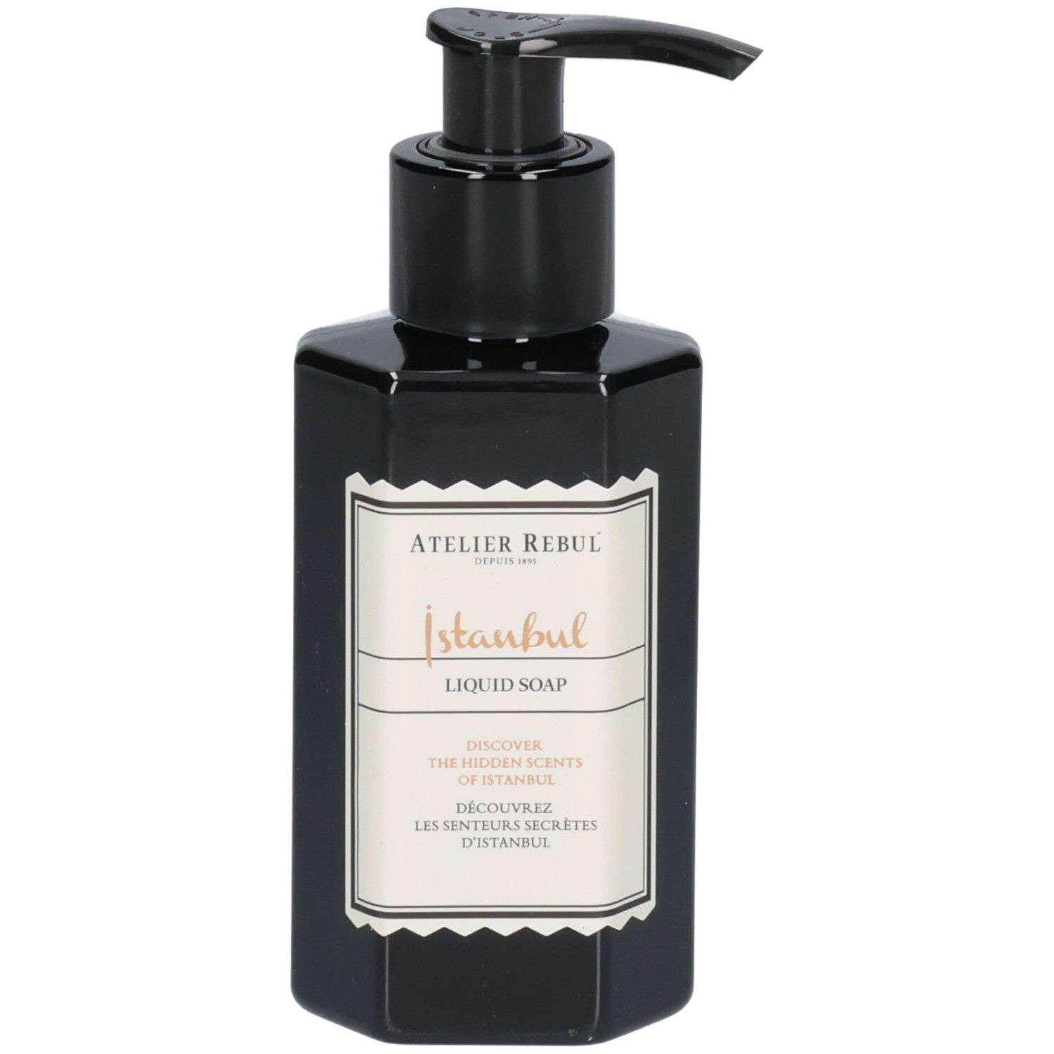 Flacon de savon noir avec pompe. Étiquette avec "Istanbul" et nom de la marque. Savon liquide pour les mains.
