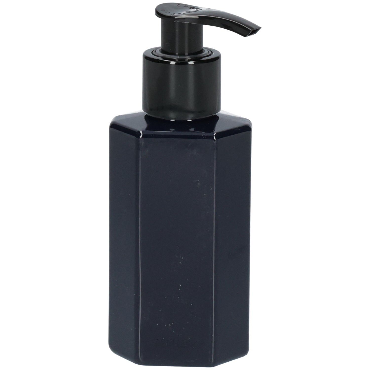 Flacon hexagonal bleu foncé avec pompe noire. Aucun autre détail visible.