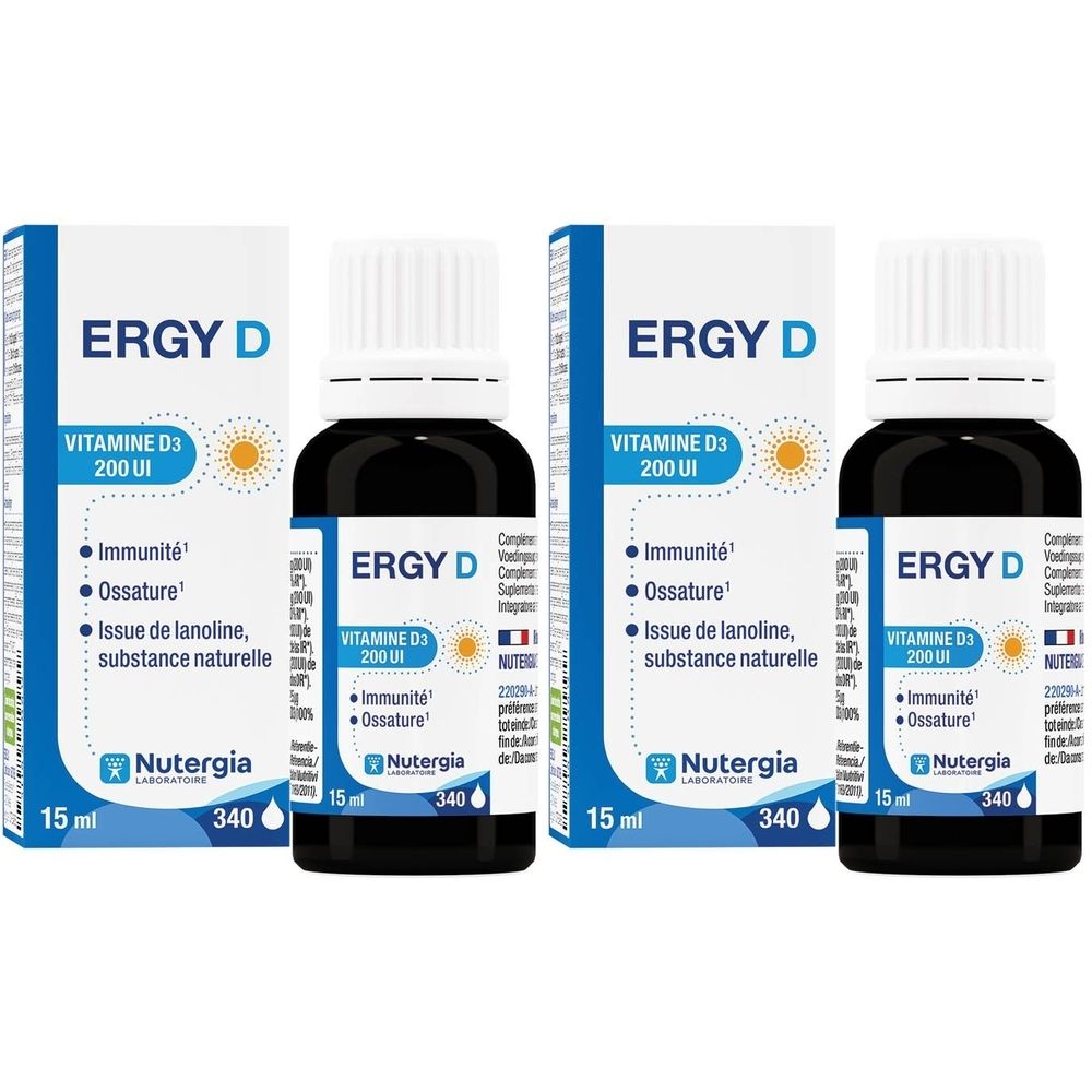Deux flacons et deux boîtes. Inscription: ERGY D, Vitamine D3 200 UI. Flacons blancs, boîtes bleues et blanches.