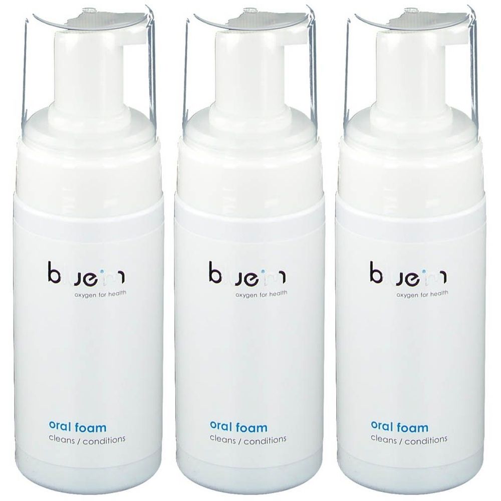 Trois flacons blancs avec pompe et capuchon transparent. Inscription : bje, oral foam, cleans/conditions.