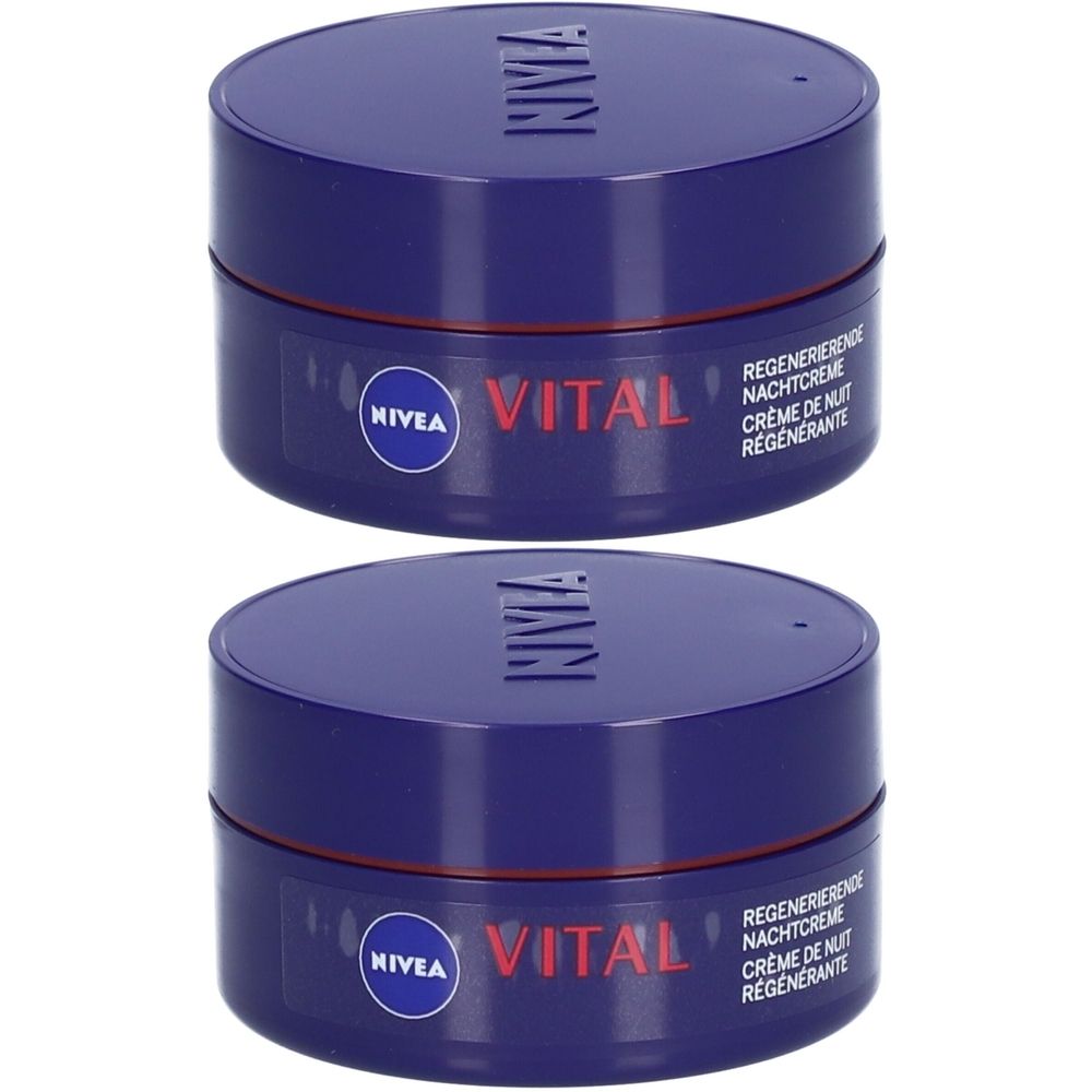 Deux pots bleus de crème de nuit Nivea Vital. Inscription : Vital, Crème de nuit régénérante. Logo Nivea.