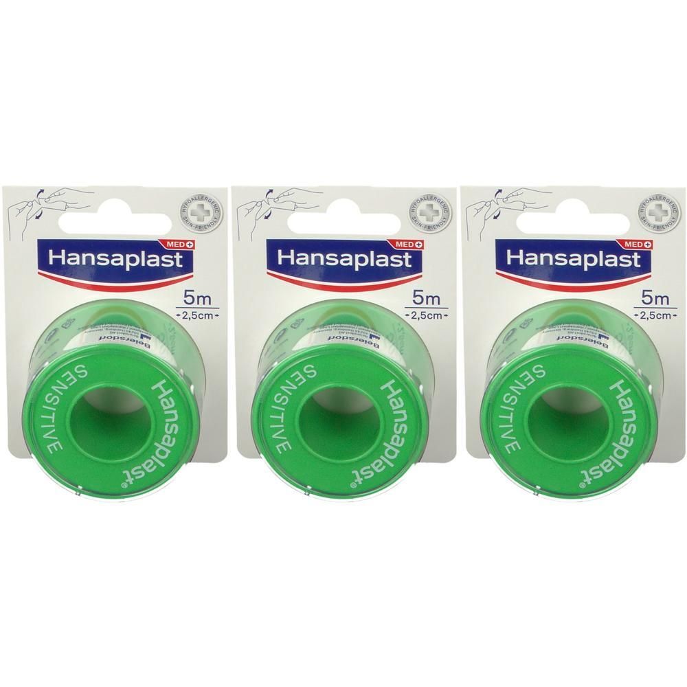Trois rouleaux de Hansaplast MED Sparadrap Sensitive. Vert, texte blanc. Emballage avec nom du produit, taille et logo.