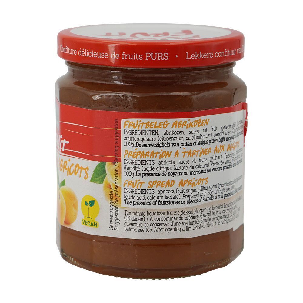 Pot de confiture avec couvercle rouge. Liste des ingrédients et instructions de préparation. Inscription: Puur Fruit, Abrikozen/Abricots. Label vegan.