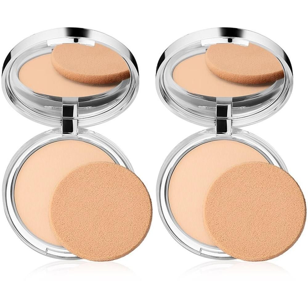 Deux poudres compactes rondes ouvertes, avec miroirs et éponges. Boîtiers argentés avec poudre beige et éponges rondes.