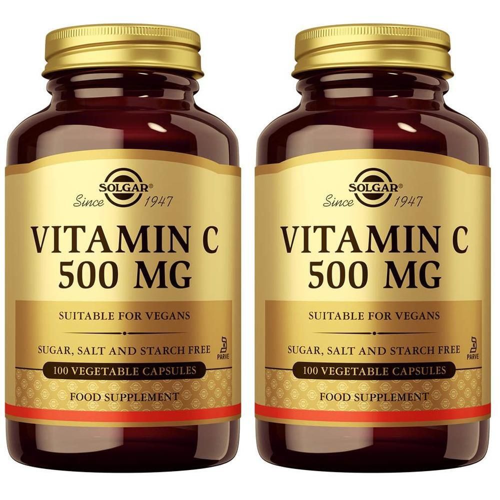 Deux flacons en verre brun avec des couvercles et des étiquettes dorées. Les étiquettes indiquent "Vitamin C 500 MG" et "Solgar".