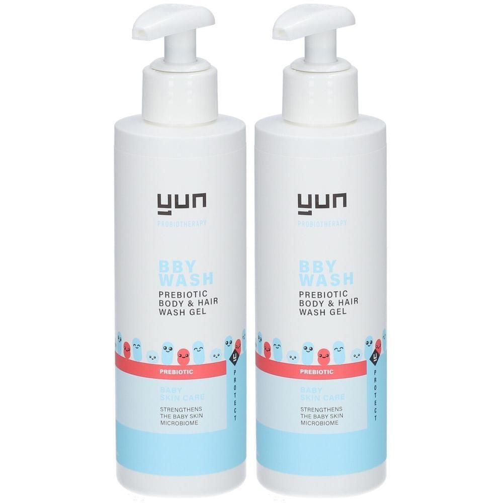 Deux flacons blancs de gel lavant YUN BBY avec pompe. Inscription : BBY WASH, Prebiotic Body & Hair Wash Gel. Éléments bleus et rouges.