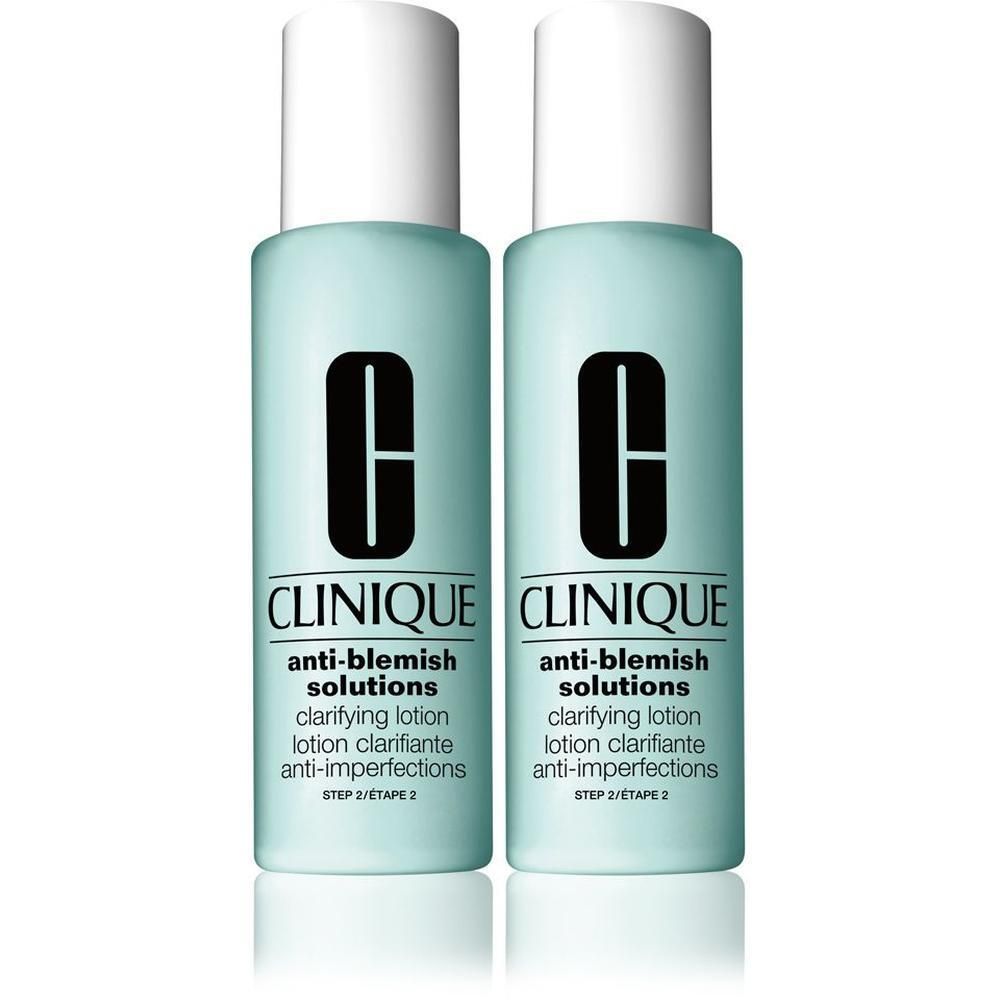 Deux flacons de lotion turquoise avec bouchons blancs. Inscription: CLINIQUE Anti-Blemish Solutions Clarifying Lotion.