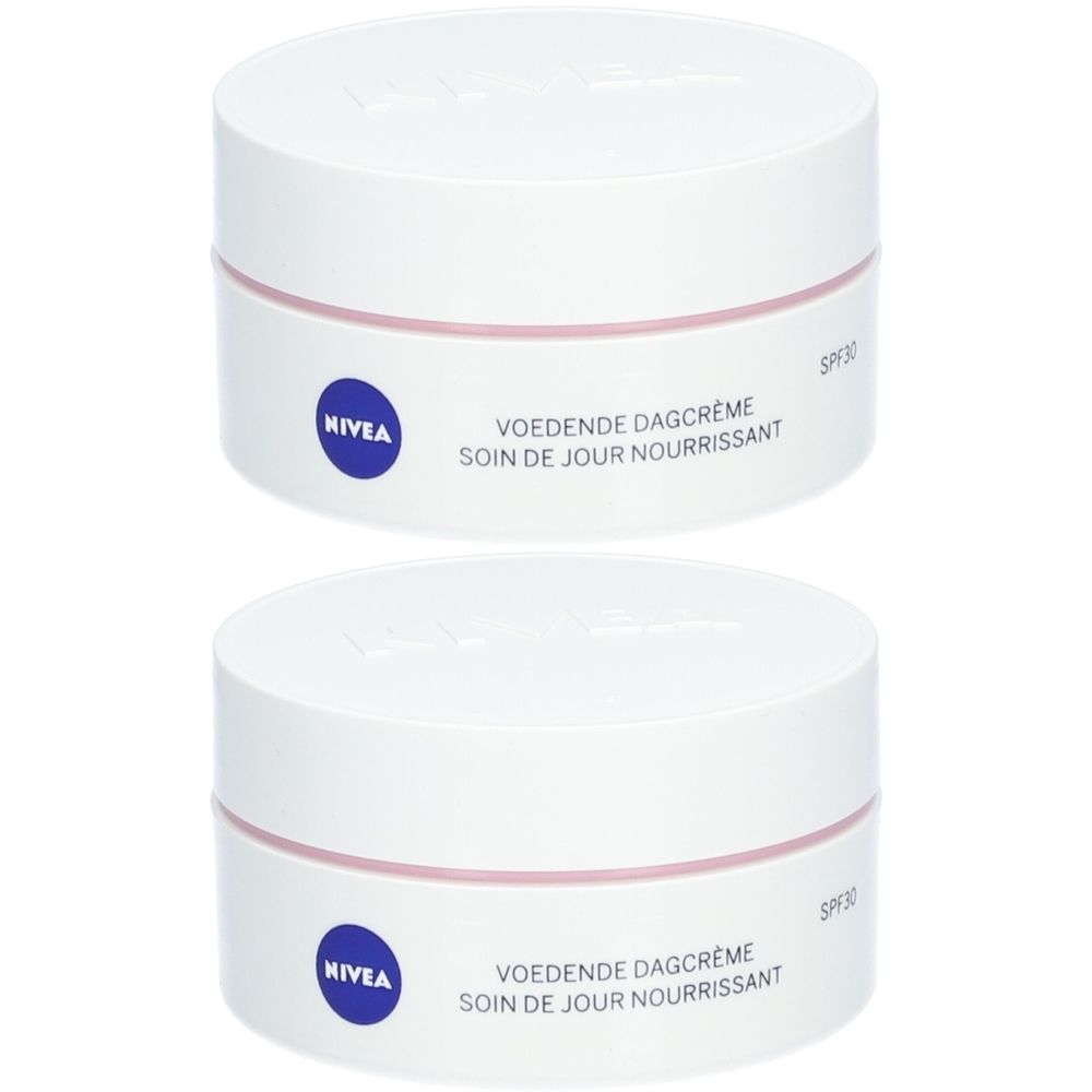 Deux pots blancs avec couvercles. Inscription: NIVEA, VOEDENDE DAGCRÈME, SOIN DE JOUR NOURRISSANT, SPF30.
