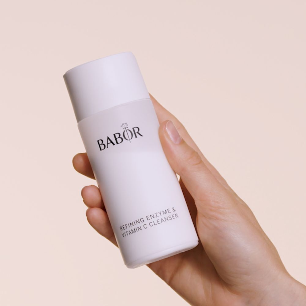 Flacon BABOR Refining Enzyme & Vitamin C Cleanser avec orange et graines.