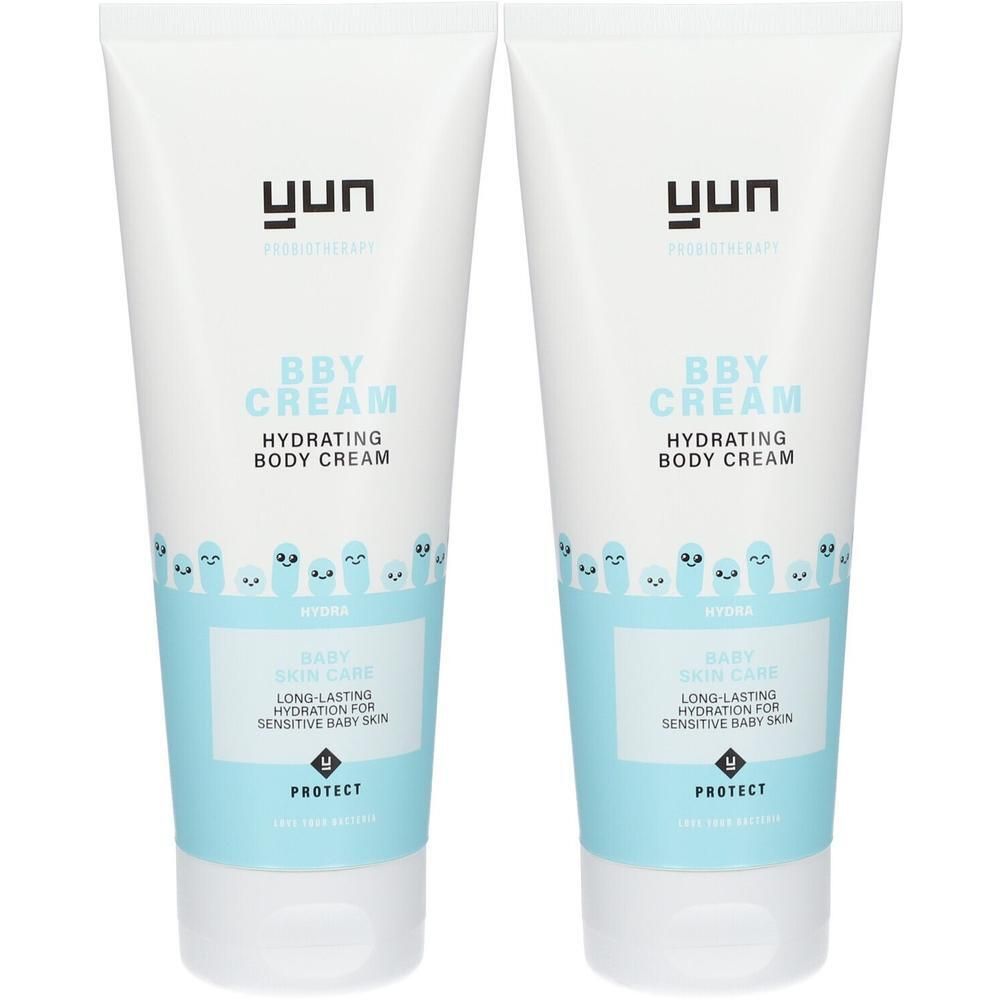 Deux tubes de crème pour le corps YUN BBY Hydra. Tubes blancs avec étiquette bleue. Inscription : BBY CREAM, Hydrating Body Cream.