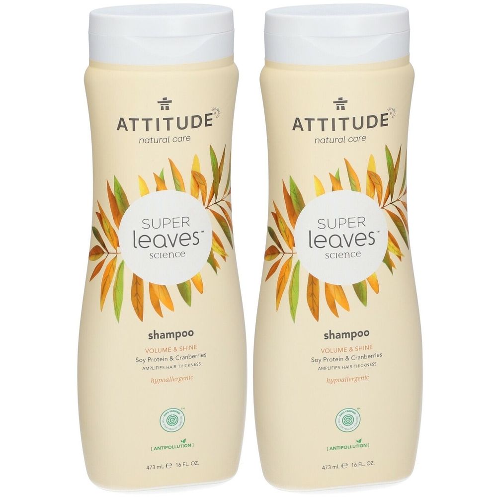 Deux bouteilles de shampooing. Bouteilles beiges avec bouchons blancs. Inscription : ATTITUDE, Super Leaves, Shampooing, Volume & Brillance.
