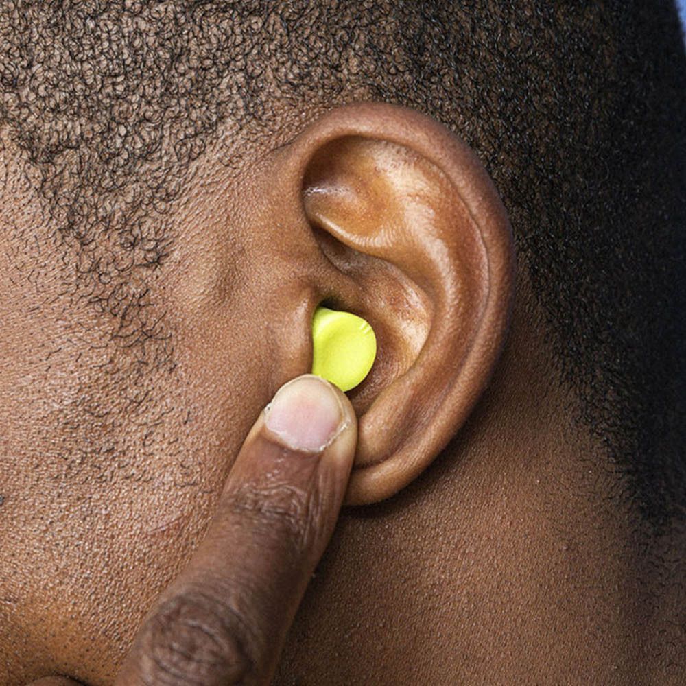 Dix bouchons d'oreilles en mousse blox® jaunes, petits, dans un emballage ouvert.