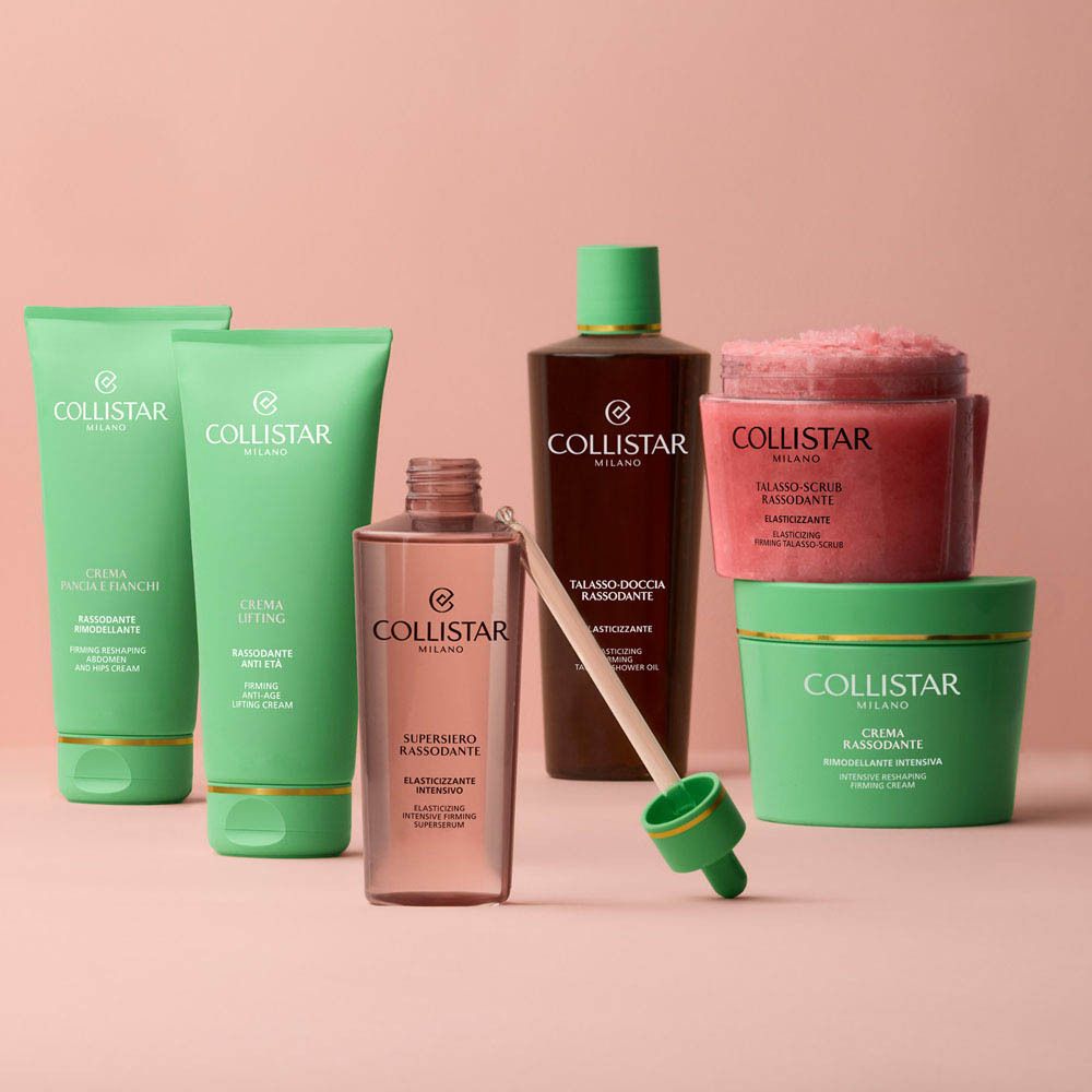 Plusieurs produits cosmétiques. Différentes formes et couleurs. Inscription: Collistar Milano.