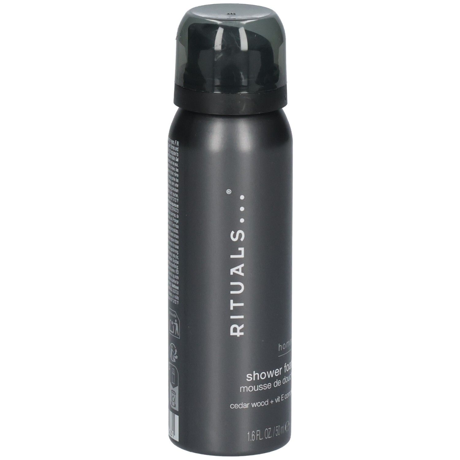 Flacon de mousse de douche avec bouchon noir. Marque : RITUALS. "homme shower foam" et "cedar wood + vit E complex" sont imprimés sur le devant. Contient 50 ml.