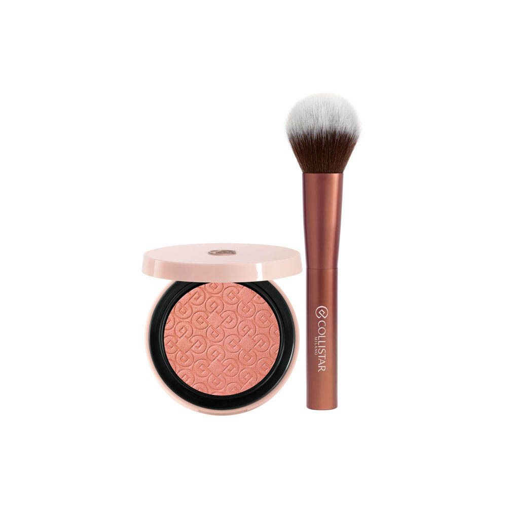 Blush, pinceau et emballage. Blush pêche, pinceau avec manche marron. Texte: Beauty Made in Italy.