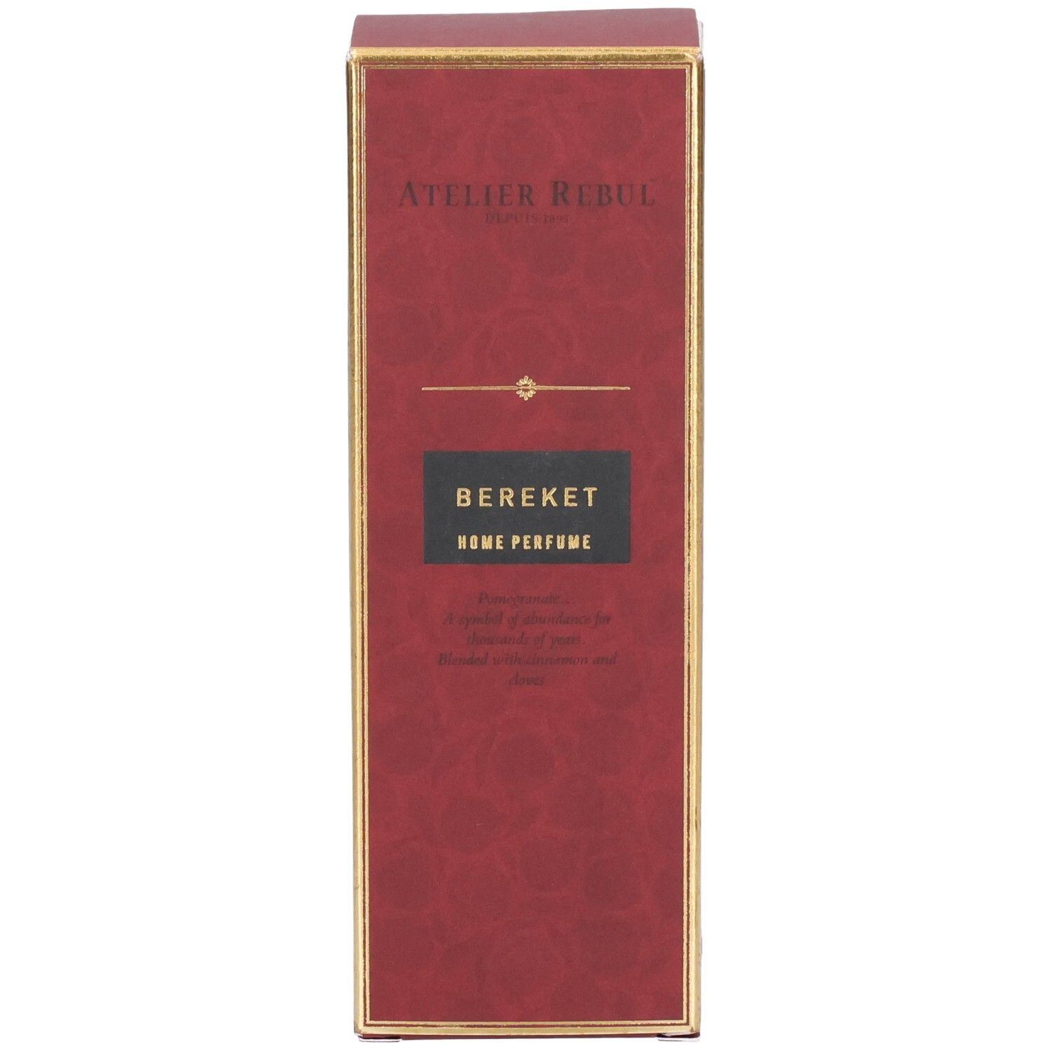 Boîte rouge avec bordure dorée, inscription "Atelier Rebul Bereket Home Perfume".