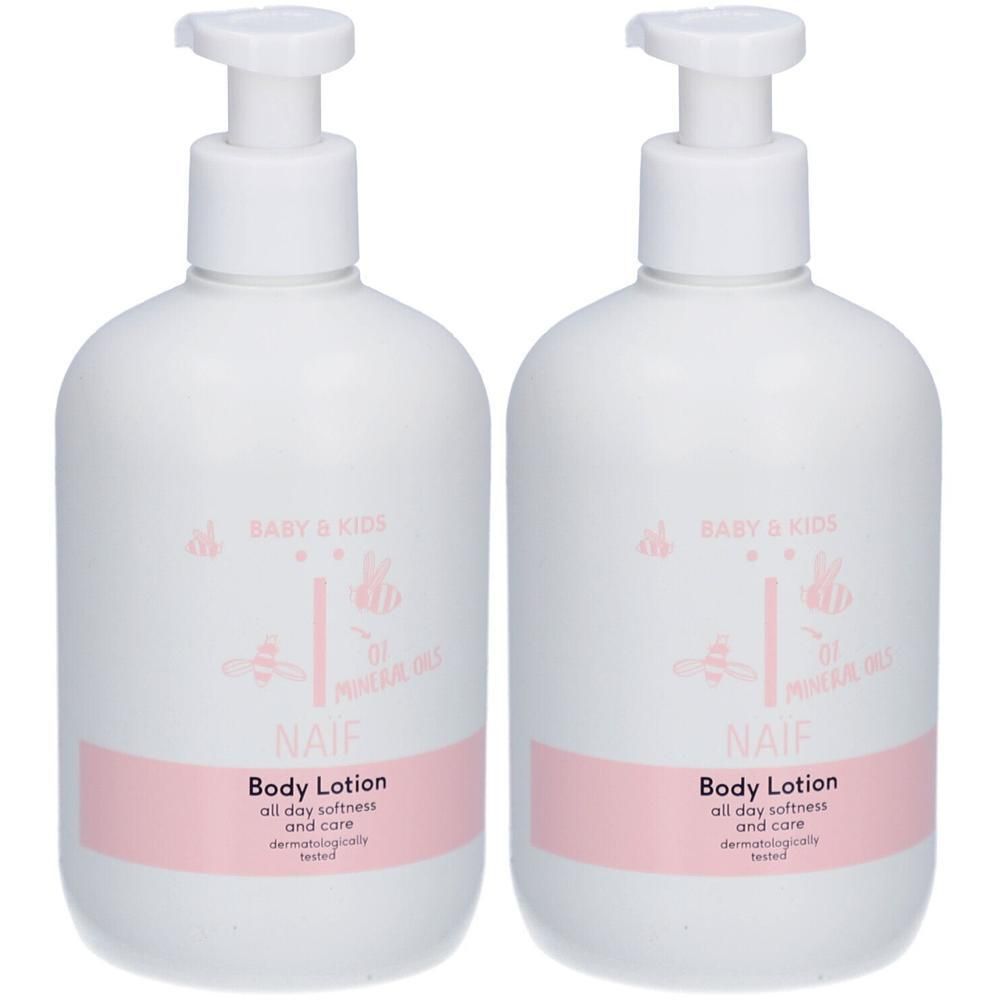 Deux flacons pompe blancs de lotion corporelle Naïf pour bébés et enfants.