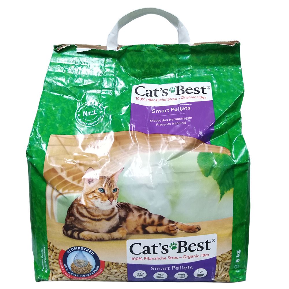 Emballage vert avec un chat et de la litière. Cat's Best Smart Pellets.