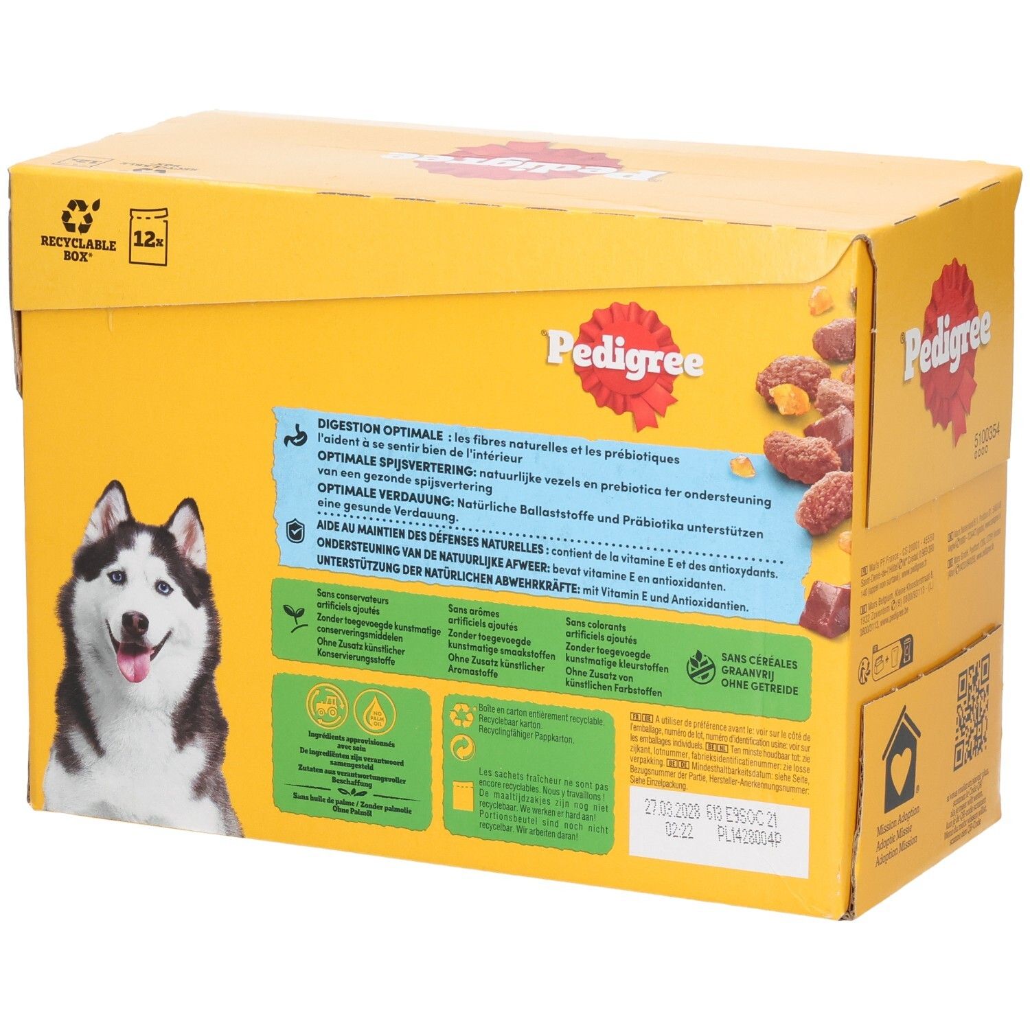 Vue latérale de l'emballage Pedigree Adulte Protein+ nourriture pour chien avec image de chien et informations produit.