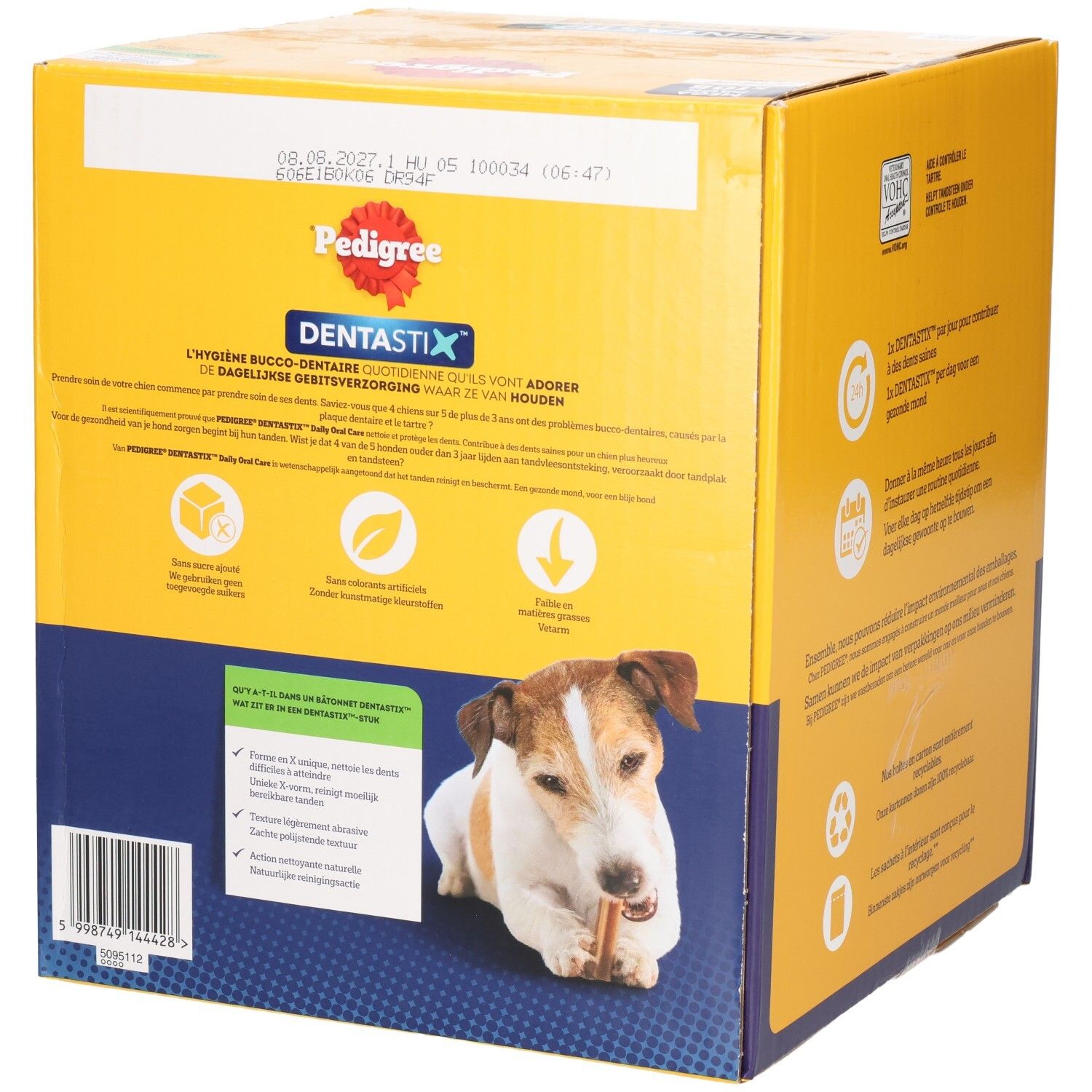 Côté du paquet Pedigree Dentastix avec détails sur les soins dentaires et un chien tenant un bâtonnet.