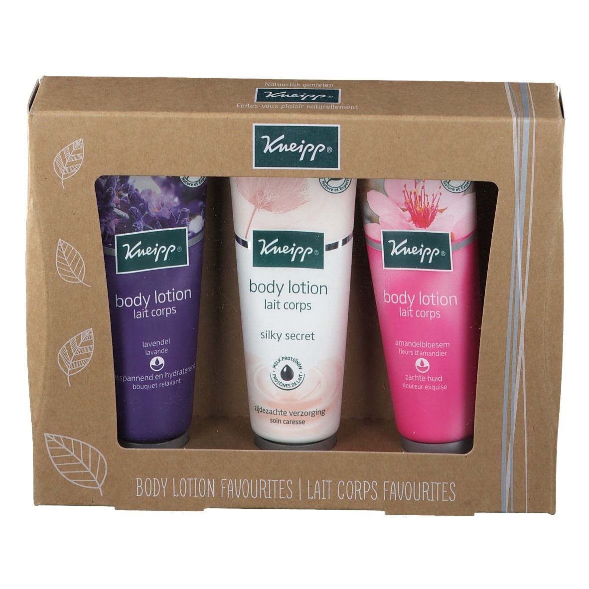 Coffret cadeau Kneipp avec trois lotions pour le corps. Tubes violets, blancs et roses. Inscription : Body Lotion. Emballage en carton.