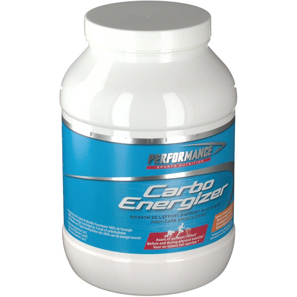 Pot blanc avec étiquette bleue. Inscription: Performance Carbo Energizer. Contient des glucides. Pour sportifs.