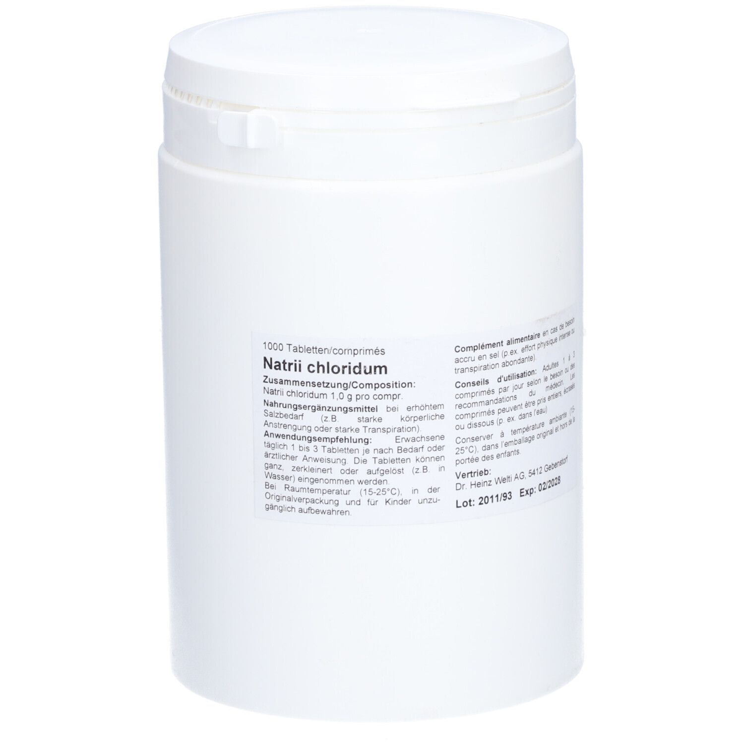 Récipient cylindrique blanc avec couvercle. Étiquette avec nom du produit et informations. Inscription : Natrii chloridum.