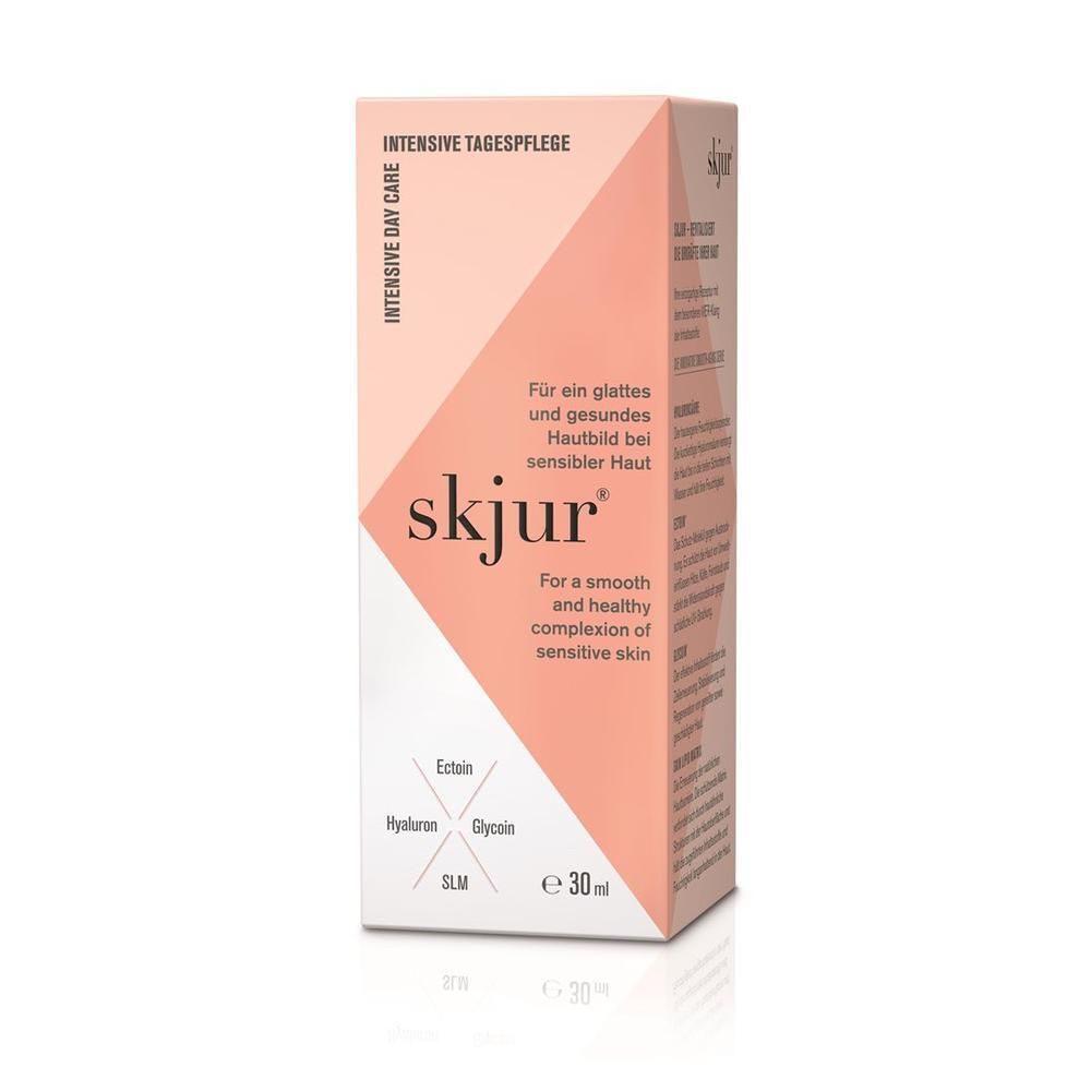 Boîte avec informations produit. Inscription: skjur, Soin de jour intensif. Texte en allemand et anglais. Volume: 30 ml.