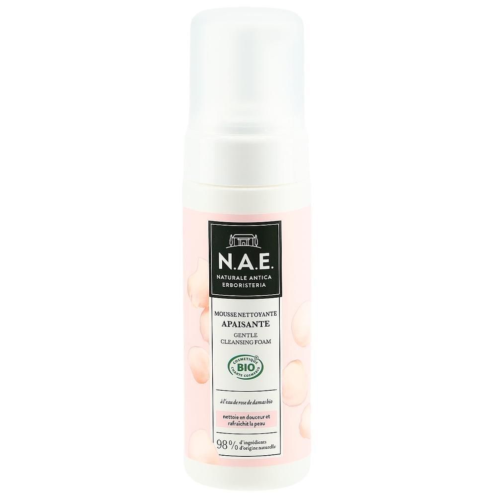 Flacon de mousse nettoyante avec pompe blanche et étiquette rose. Inscription: N.A.E. et certification BIO.
