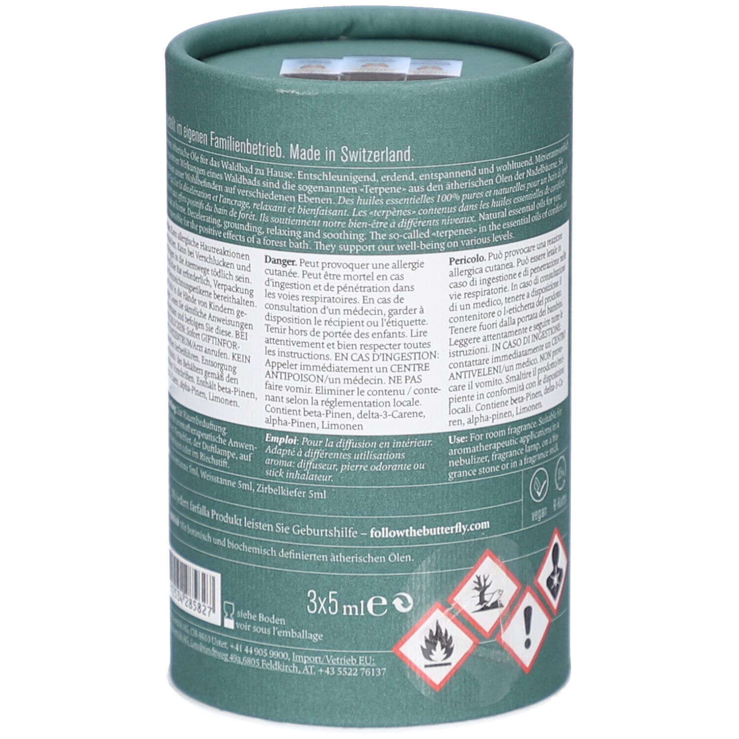 Emballage cylindrique vert. Texte: informations sur les ingrédients, mode d'emploi. 3x5ml. Symboles de danger. followthebutterfly.com.