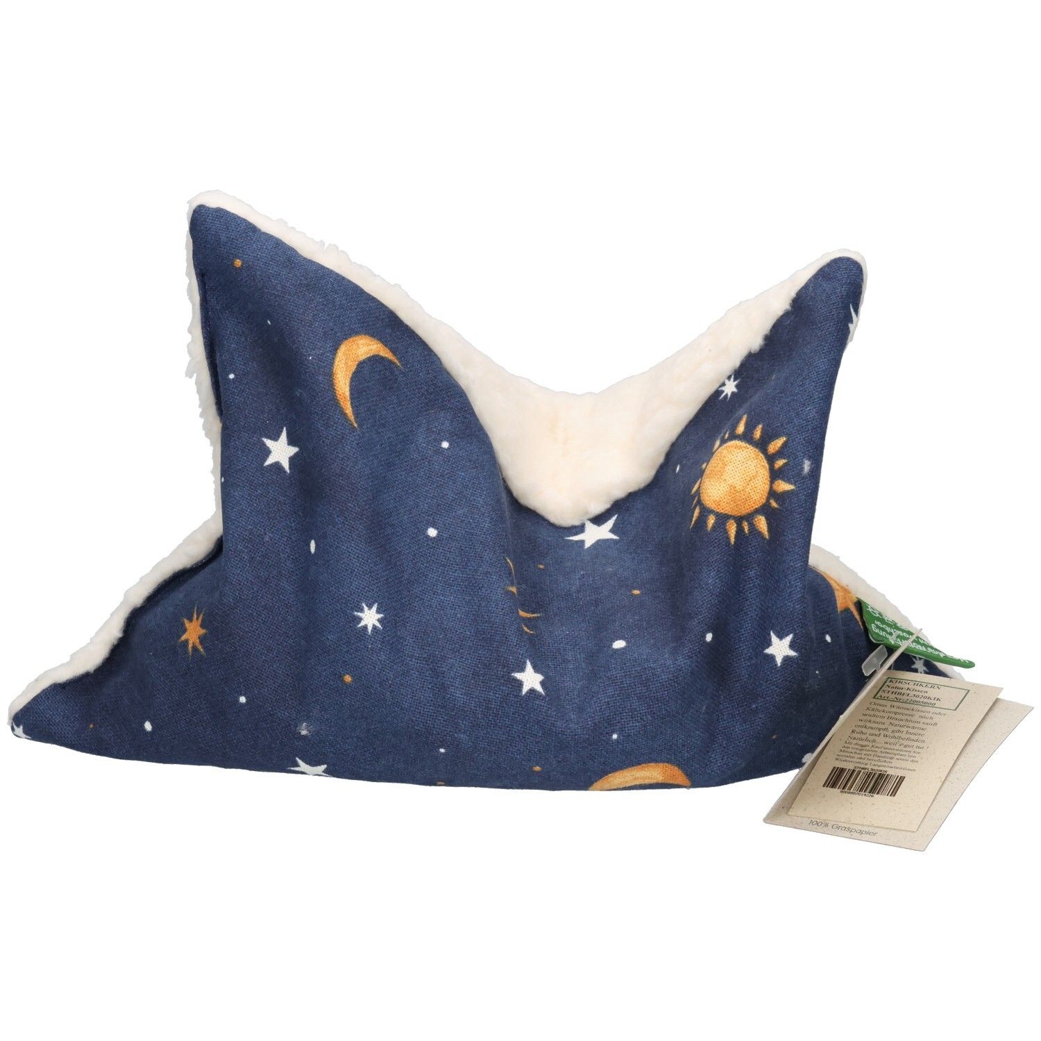 Coussin aux noyaux de cerise bleu avec motif étoiles et lune, bordure en polaire teddy crème. Design ciel étoilé.