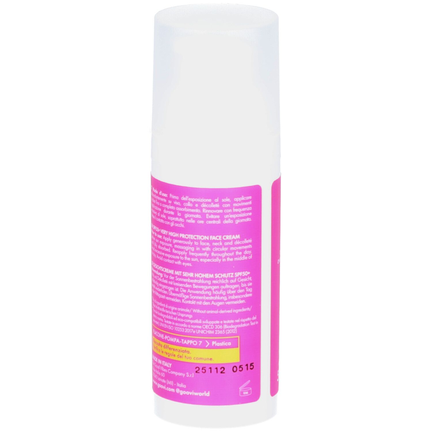 Flacon blanc avec étiquette rose. Texte multilingue. Inscription: GOOVI, Lovers in the Sun, Crème Visage Protection Très Haute SPF 50+.