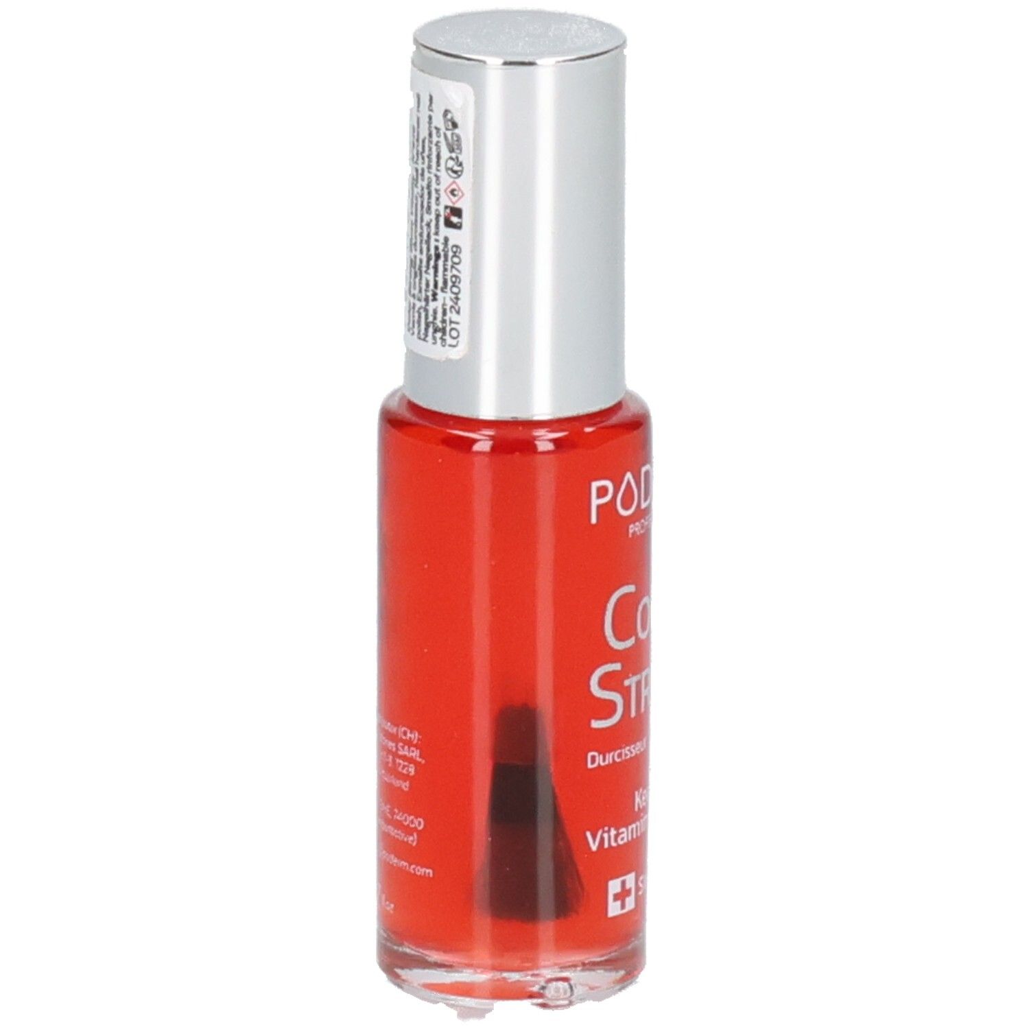 Flacon de vernis à ongles rouge avec bouchon argenté. Visible: pinceau, informations produit, numéro de lot.