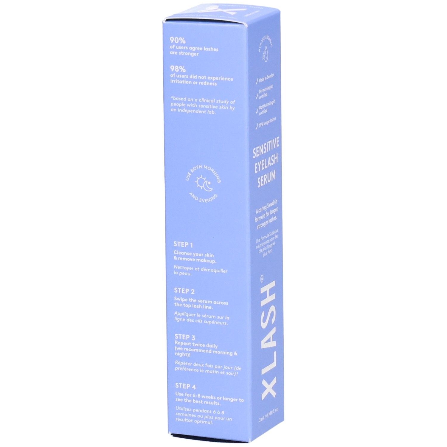 Boîte bleu clair avec texte. Contient des informations sur les études et l'utilisation. Marque: XLASH. Nom du produit: SENSITIVE EYELASH SERUM.