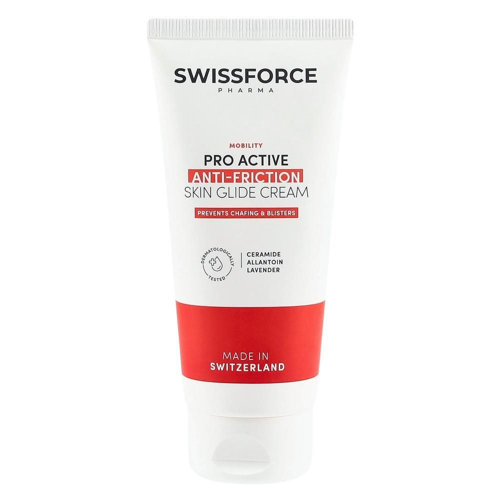 Tube blanche avec bande rouge. Inscription: SWISSFORCE, PRO ACTIVE ANTI-FRICTION SKIN GLIDE CREAM. Contient céramides, allantoïne, lavande.