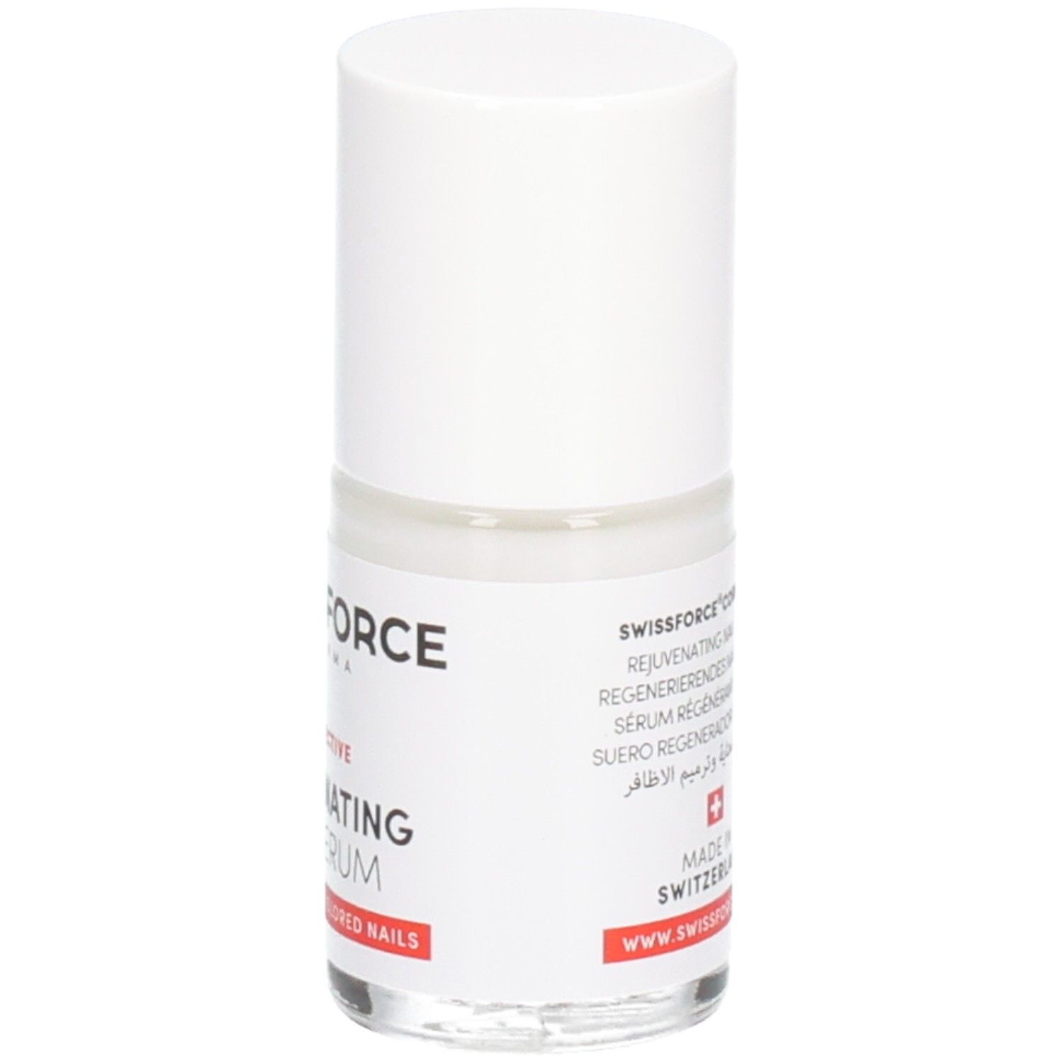 Flacon de sérum pour ongles. Swissforce Pharma. Bouchon blanc, flacon transparent. Texte: Rejuvenating Nail Serum. Fabriqué en Suisse.