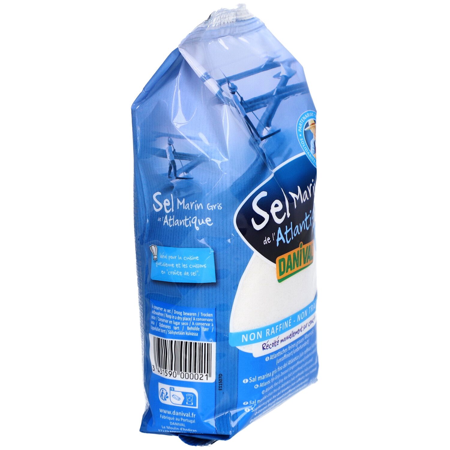 Vue latérale du sachet de sel. Inscription : Sel Marin gris de l'Atlantique, DANIVAL. Emballage bleu avec texte.