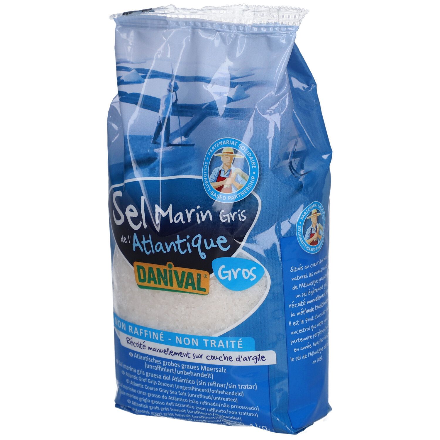 Emballage de gros sel marin de l'Atlantique. Emballage bleu avec nom et logo du produit. Sel grossier visible.