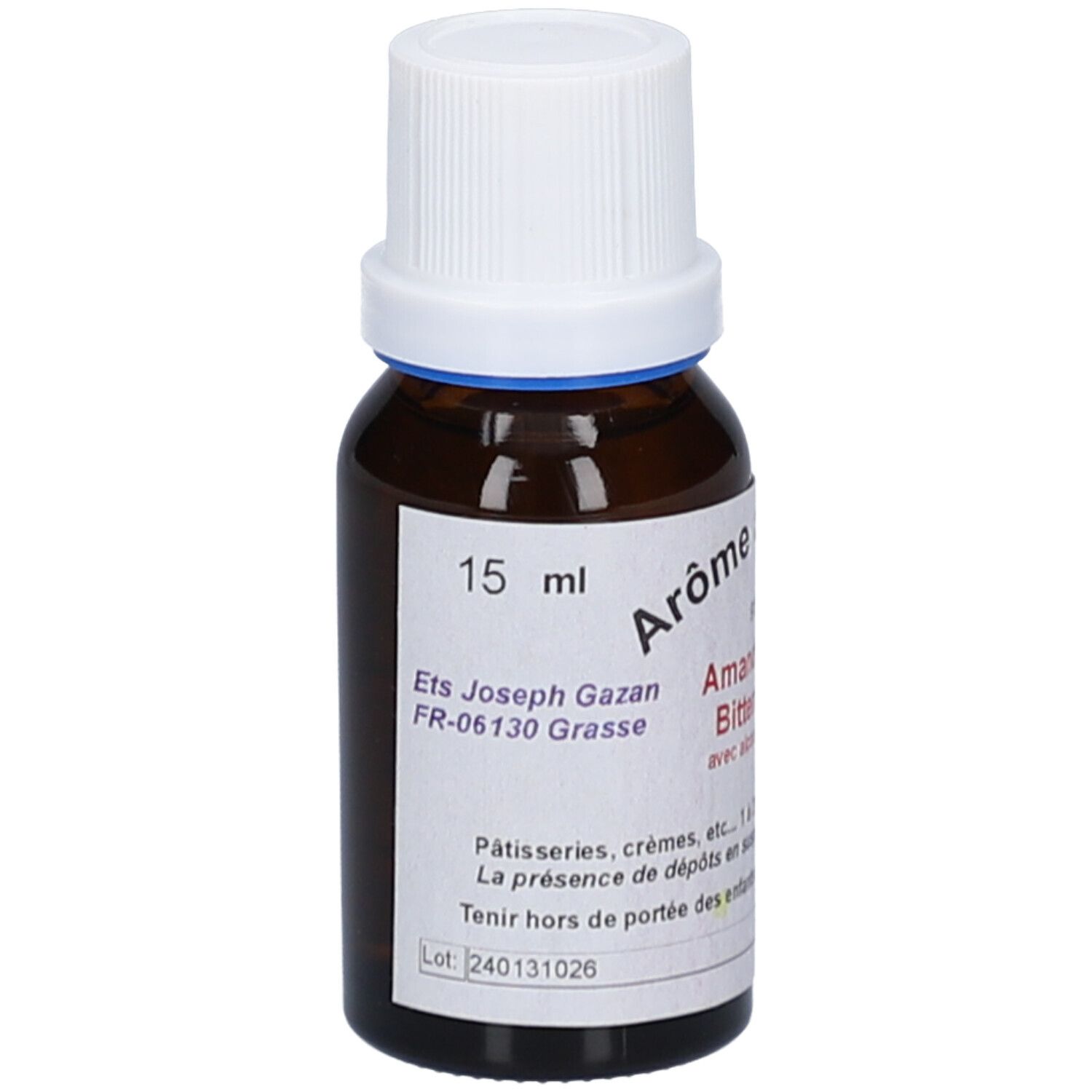 Flacon en verre brun avec bouchon blanc. Étiquette avec texte: 15 ml, Arôme, Amande amère, avec alcool. Adresse du fabricant.