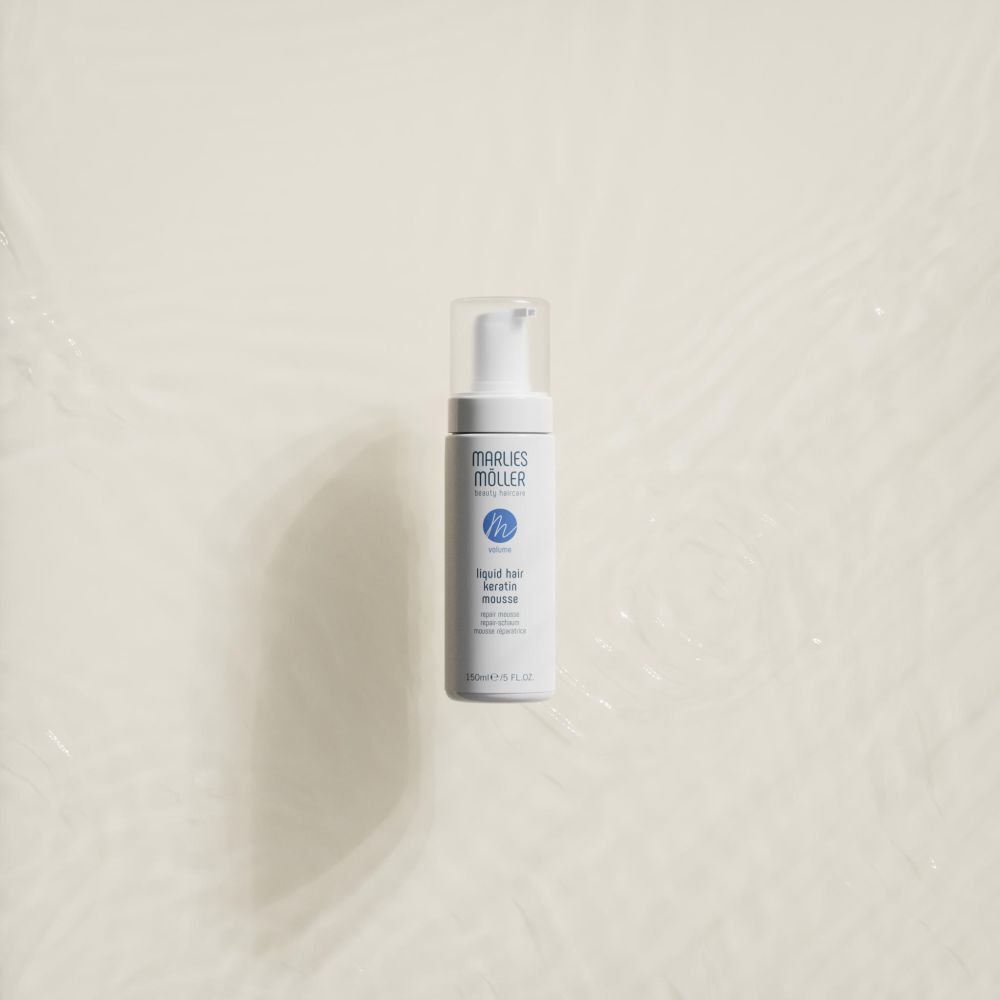 Marlies Möller Liquid Hair Repair Keratin Mousse sur fond clair.