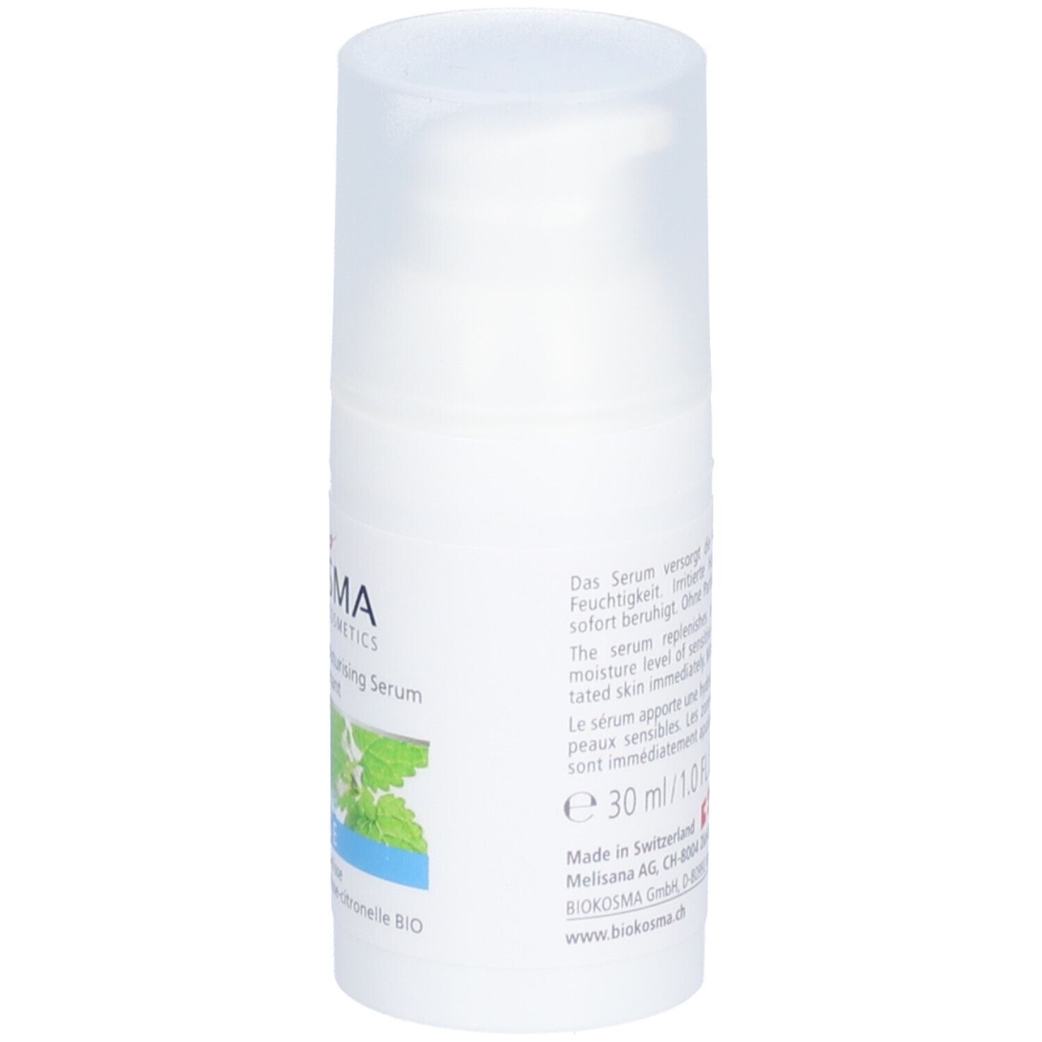 Flacon blanc avec vaporisateur. BIOKOSMA Sérum hydratant Sensitive. Inscription : 30 ml/1.0 fl.oz. Fabriqué en Suisse. Label vegan.
