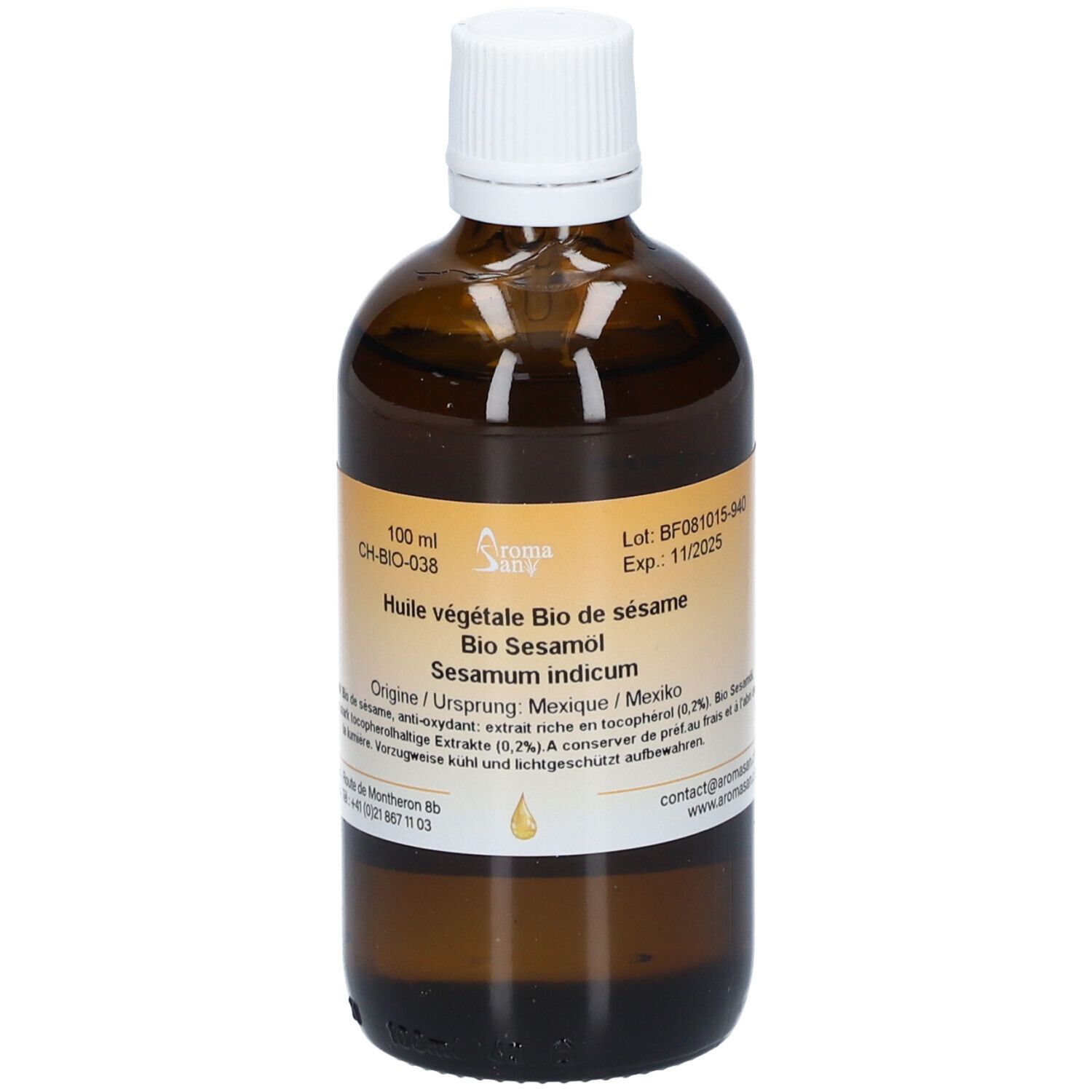 Flacon en verre brun avec bouchon blanc. Étiquette avec informations produit: Huile végétale Bio de sésame, Sesamum indicum. Numéro de lot et date d'expiration.