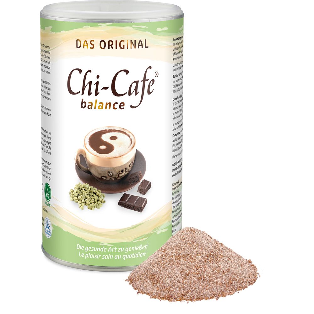 Boîte Chi-Cafe balance et tas de poudre. Boîte avec logo et image d'une tasse de café avec symbole Yin-Yang.