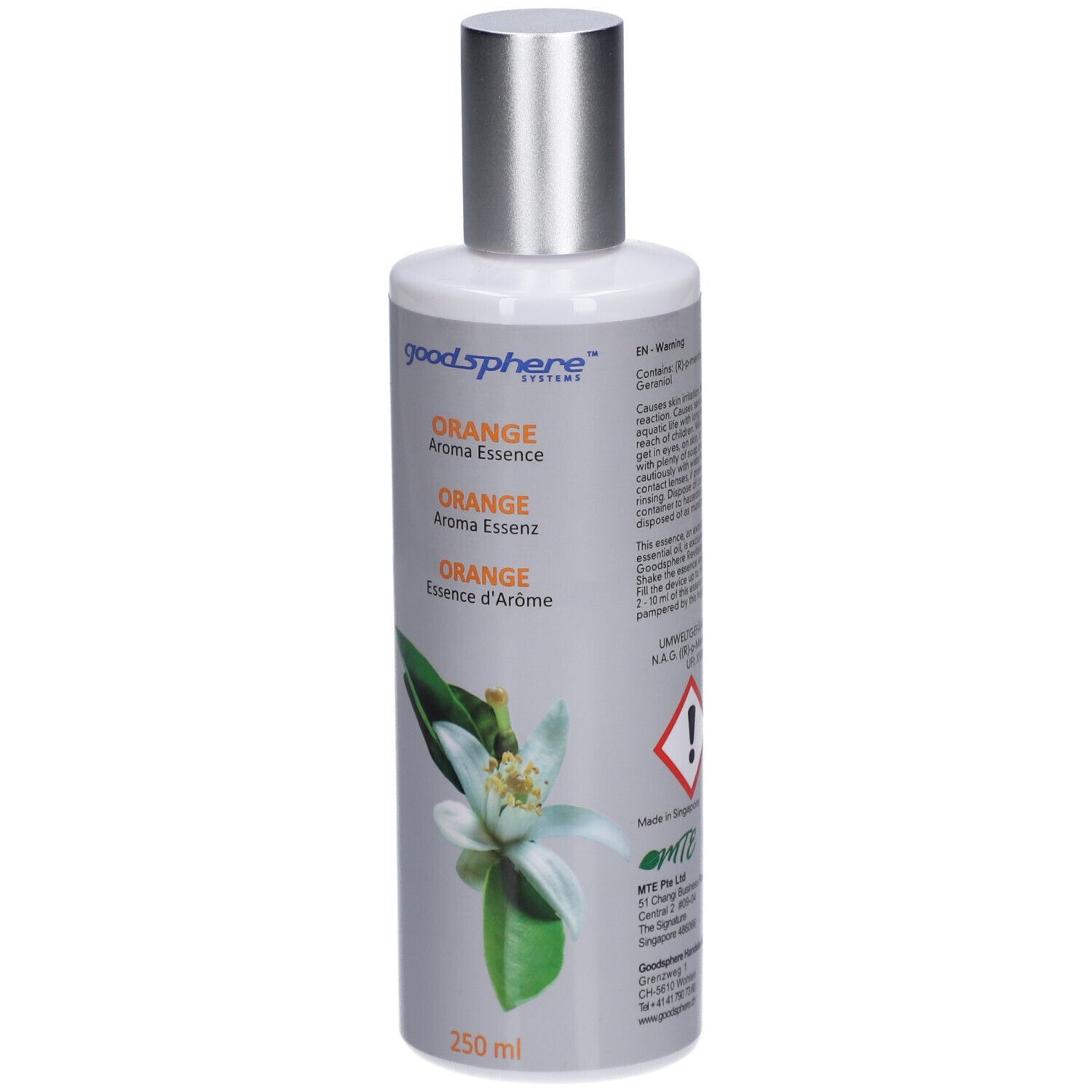 Flacon avec bouchon argenté. Inscription: Goodsphere, Orange Aroma Essenz. Illustration d'une fleur. 250 ml. Symboles de danger.