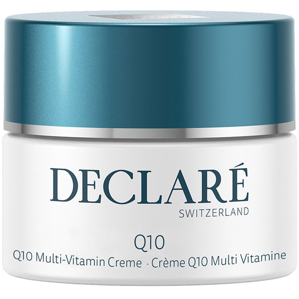 Pot de crème à couvercle bleu. Inscription : DECLARÉ SWITZERLAND, Q10 Multi-Vitamin Crème.