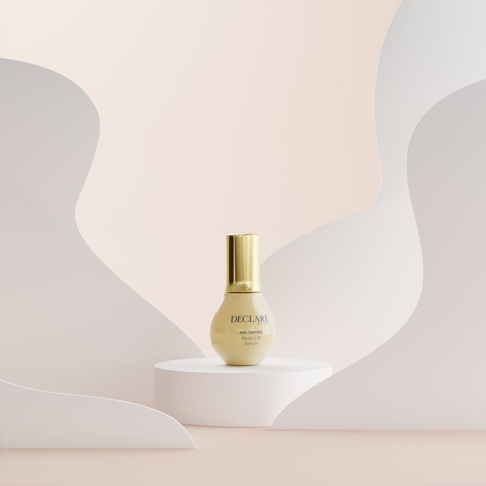 Flacon de sérum sur socle. Fond avec formes blanches et roses. DECLARÉ, AGE CONTROL, Multi Lift Serum.