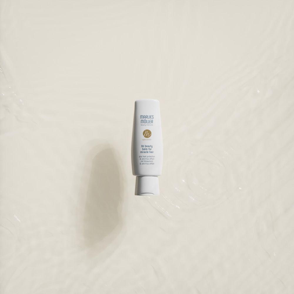 Tube blanc dans l'eau. Marlies Möller. BB Beauty Balm pour cheveux. Protection thermique et anti-frisottis.