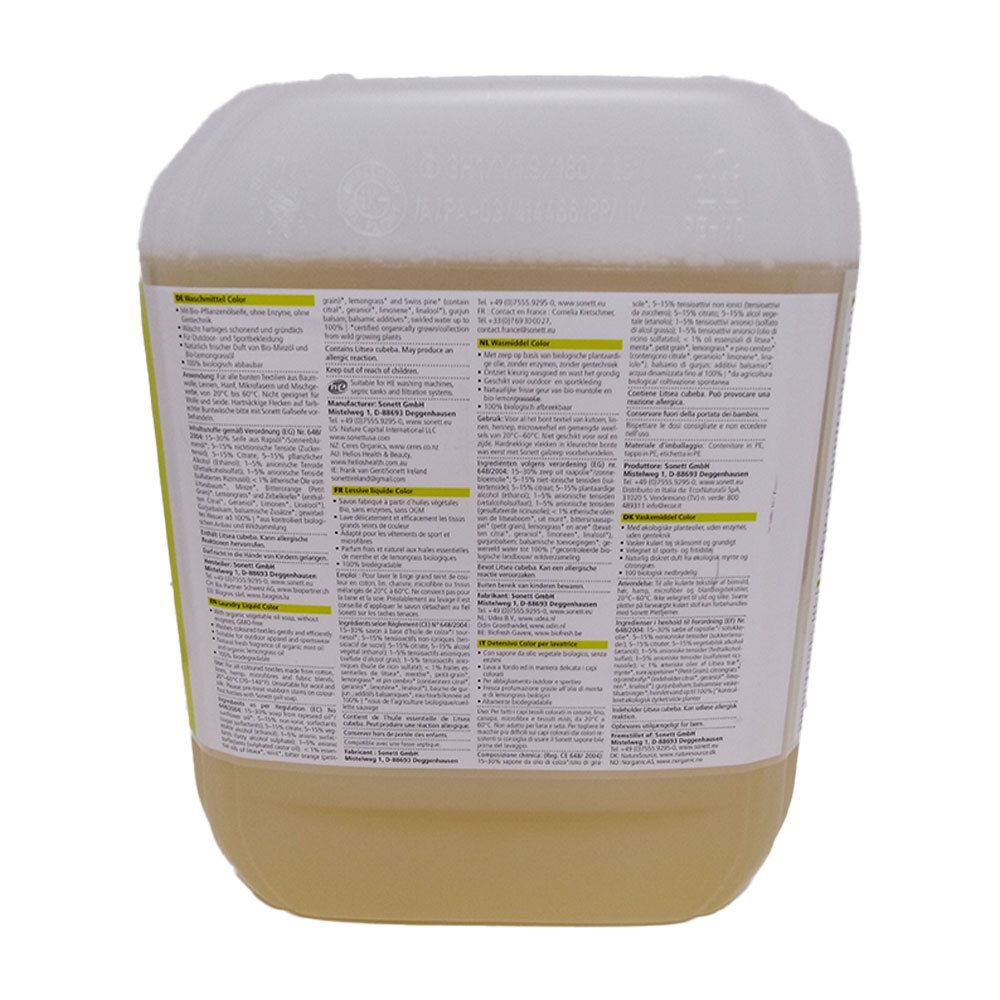 Vue arrière du bidon de lessive. Étiquette avec texte multilingue. Symbole de recyclage.