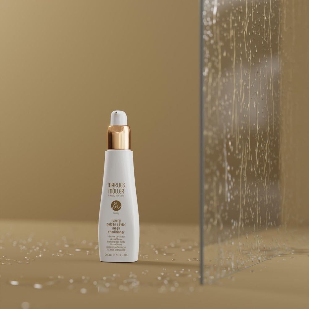 Flacon blanc avec bouchon doré. Inscription : Marlies Möller, Luxury Golden Caviar Mask Conditioner.