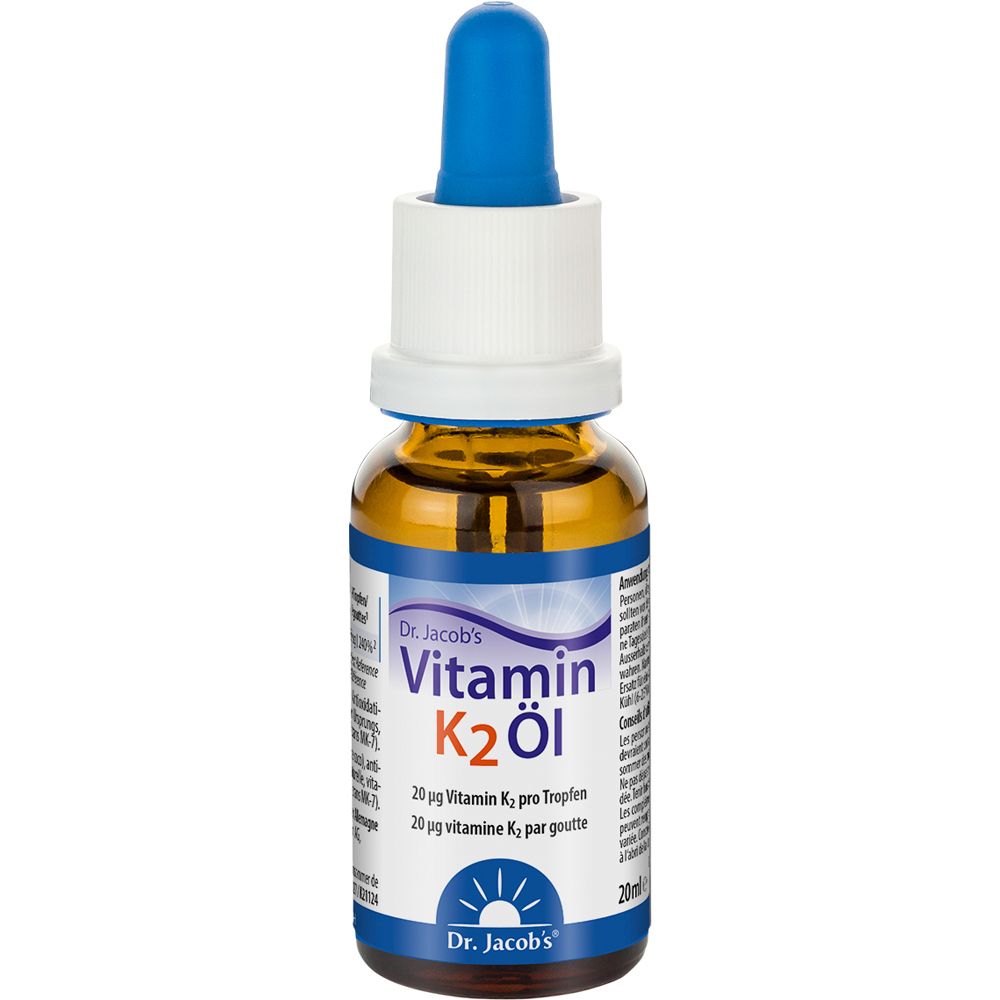 Flacon en verre brun avec compte-gouttes bleu. Inscription : Vitamin K2 Öl. 20 µg de vitamine K2 par goutte.